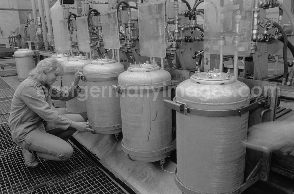 GDR picture archive: Hennigsdorf - Plant and production equipment for the production of hot water systems in LEW Hennigsdorf in Hennigsdorf in Brandenburg on the territory of the former GDR, German Democratic Republic