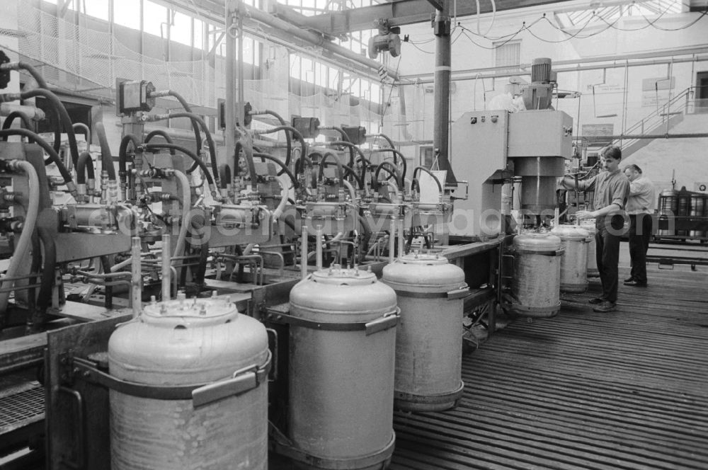 GDR picture archive: Hennigsdorf - Plant and production equipment for the production of hot water systems in LEW Hennigsdorf in Hennigsdorf in Brandenburg on the territory of the former GDR, German Democratic Republic