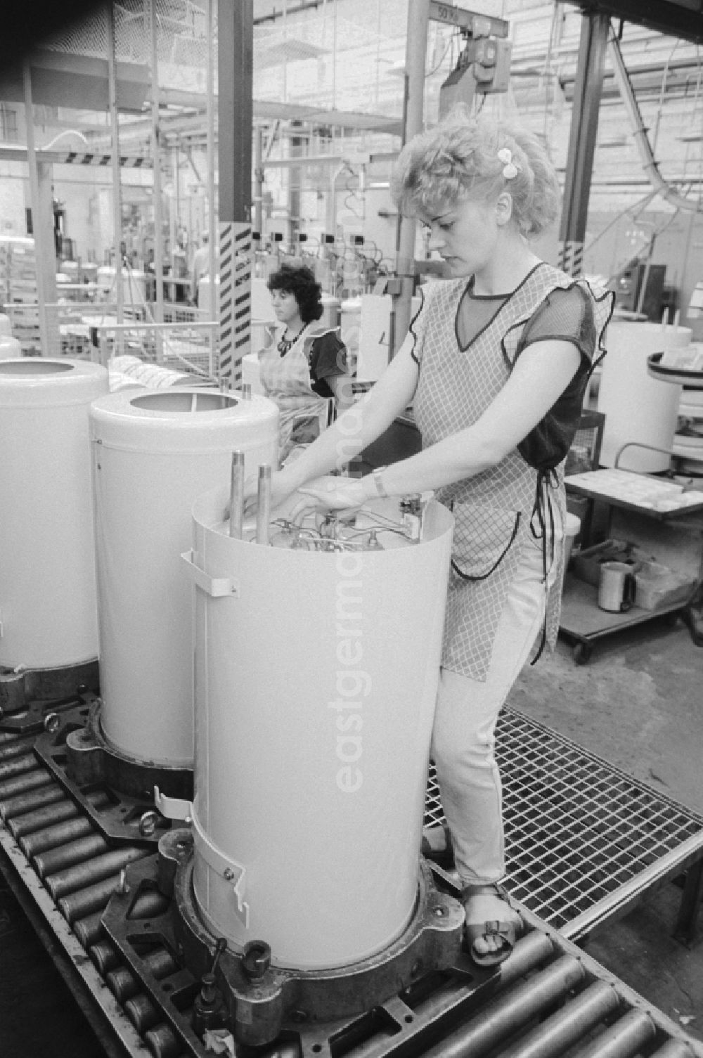 GDR image archive: Hennigsdorf - Plant and production equipment for the production of hot water systems in LEW Hennigsdorf in Hennigsdorf in Brandenburg on the territory of the former GDR, German Democratic Republic