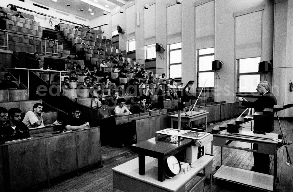 GDR picture archive: Magdeburg - Technische Universität Magdeburg Hörsaal