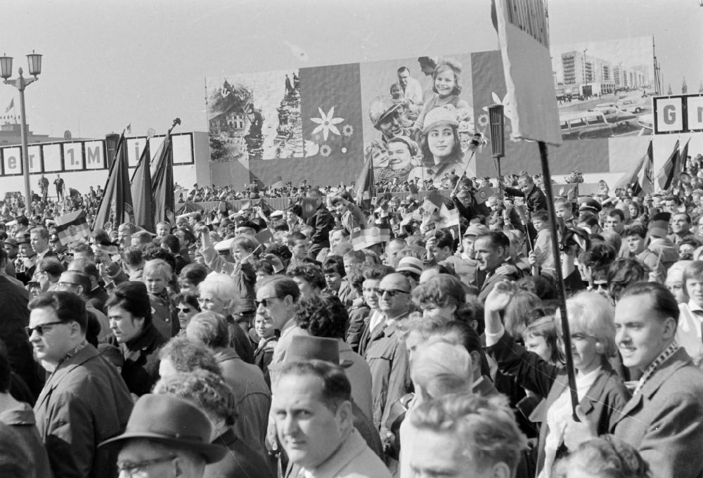 GDR picture archive: Berlin - Participants der Demonstration zum 1. Mai on the streets of the city center on place Schlossplatz on place Schlossplatz ( Marx-Engels-Platz ) in Berlin Eastberlin on the territory of the former GDR, German Democratic Republic