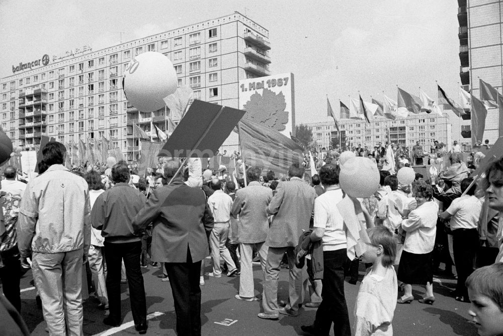 GDR picture archive: Berlin - Participants of the May 1st demonstration on Karl-Marx-Allee (Stalinallee) in the city center in the Mitte district of Berlin East Berlin in the territory of the former GDR, German Democratic Republic