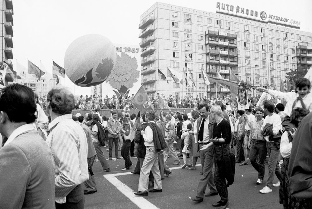 GDR image archive: Berlin - Participants of the May 1st demonstration on Karl-Marx-Allee (Stalinallee) in the city center in the Mitte district of Berlin East Berlin in the territory of the former GDR, German Democratic Republic