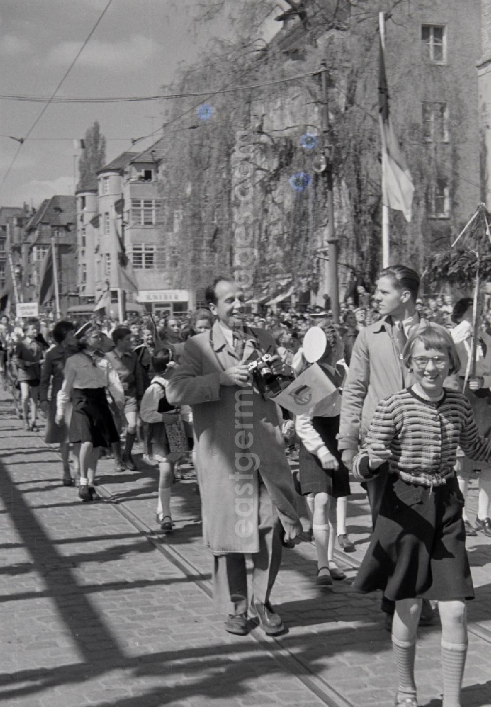 GDR picture archive: Halberstadt - Participants des Umzuges on the struggle and celebration day of the working people on May 1st on the streets of the city center in Halberstadt in the state Saxony-Anhalt on the territory of the former GDR, German Democratic Republic