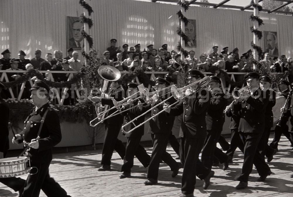 GDR photo archive: Halberstadt - Participants des Umzuges on the struggle and celebration day of the working people on May 1st on the streets of the city center in Halberstadt in the state Saxony-Anhalt on the territory of the former GDR, German Democratic Republic