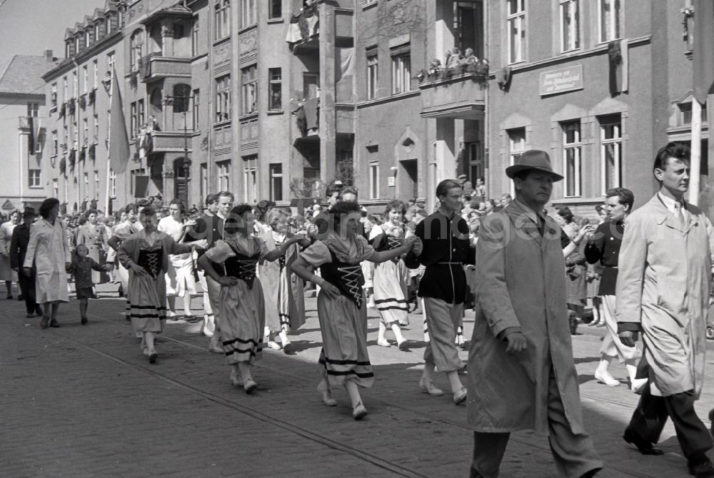 GDR picture archive: Halberstadt - Participants des Umzuges on the struggle and celebration day of the working people on May 1st on the streets of the city center in Halberstadt in the state Saxony-Anhalt on the territory of the former GDR, German Democratic Republic