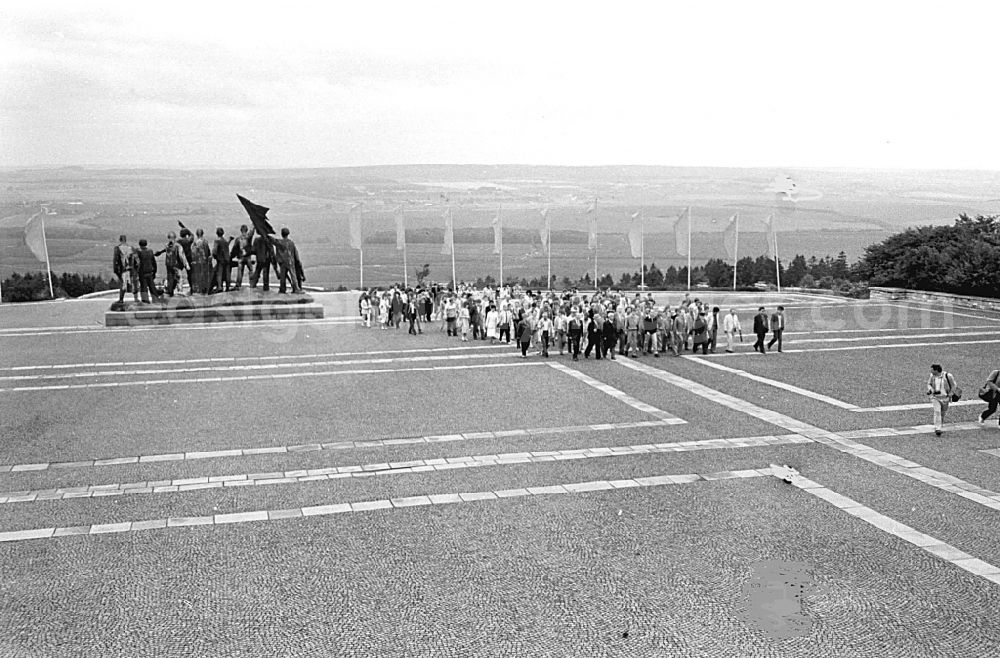 GDR photo archive: Buchenwald - Delegation participants of the event VII. Festival of Friendship of the FDJ at the national memorial site of the former KL concentration camp in Buchenwald in the state of Thuringia on the territory of the former GDR, German Democratic Republic