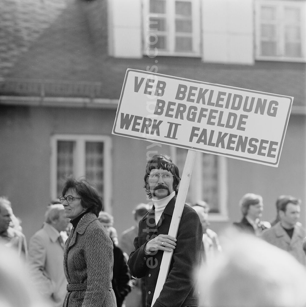Falkensee: Participants to the May Day demonstration on the streets of the city center on street Finkenkruger Strasse in Falkensee, Brandenburg on the territory of the former GDR, German Democratic Republic