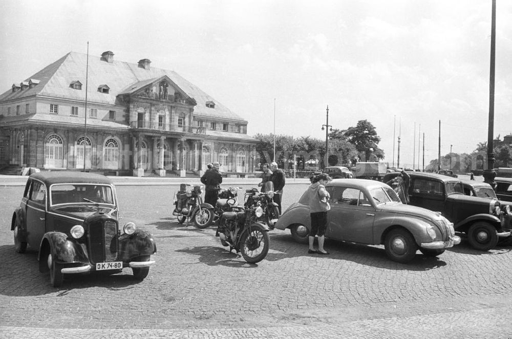 GDR photo archive: Dresden - Eine DKW / IFA F8 mit anderen Fahrzeugen vor dem Gebäude / Lokal Italienisches Dörfchen und einige Passanten. Bestmögliche Qualität nach Vorlage!