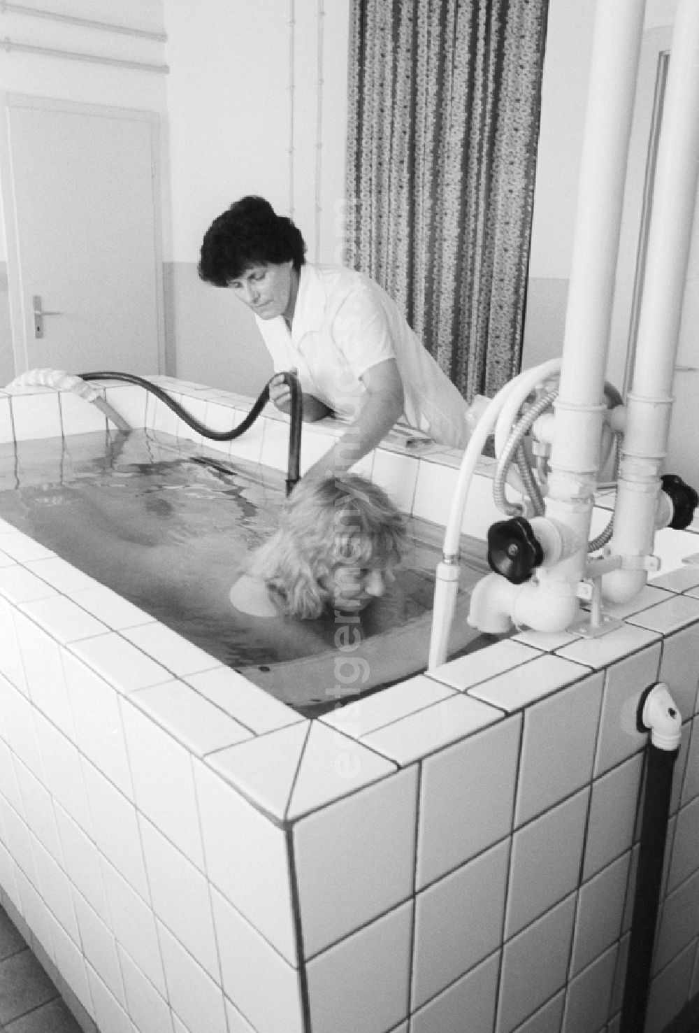 GDR photo archive: Malchow - Therapeutic underwater massages in Malchow in Mecklenburg-Western Pomerania in the field of the former GDR, German Democratic Republic