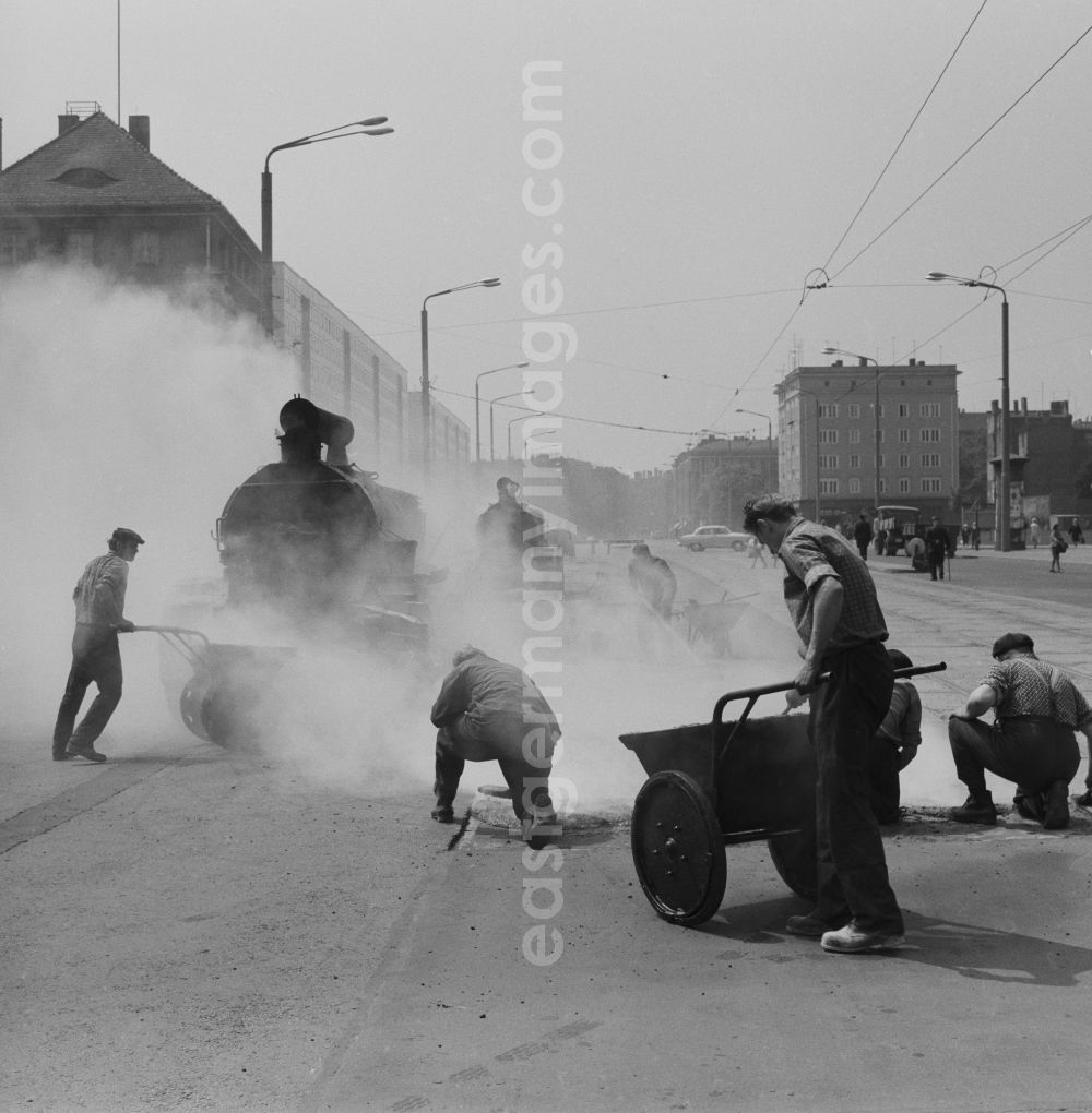 GDR photo archive: Magdeburg - Civil engineering technicians replace the asphalt on the Karl-Marx-Straße in Magdeburg in Saxony-Anhalt