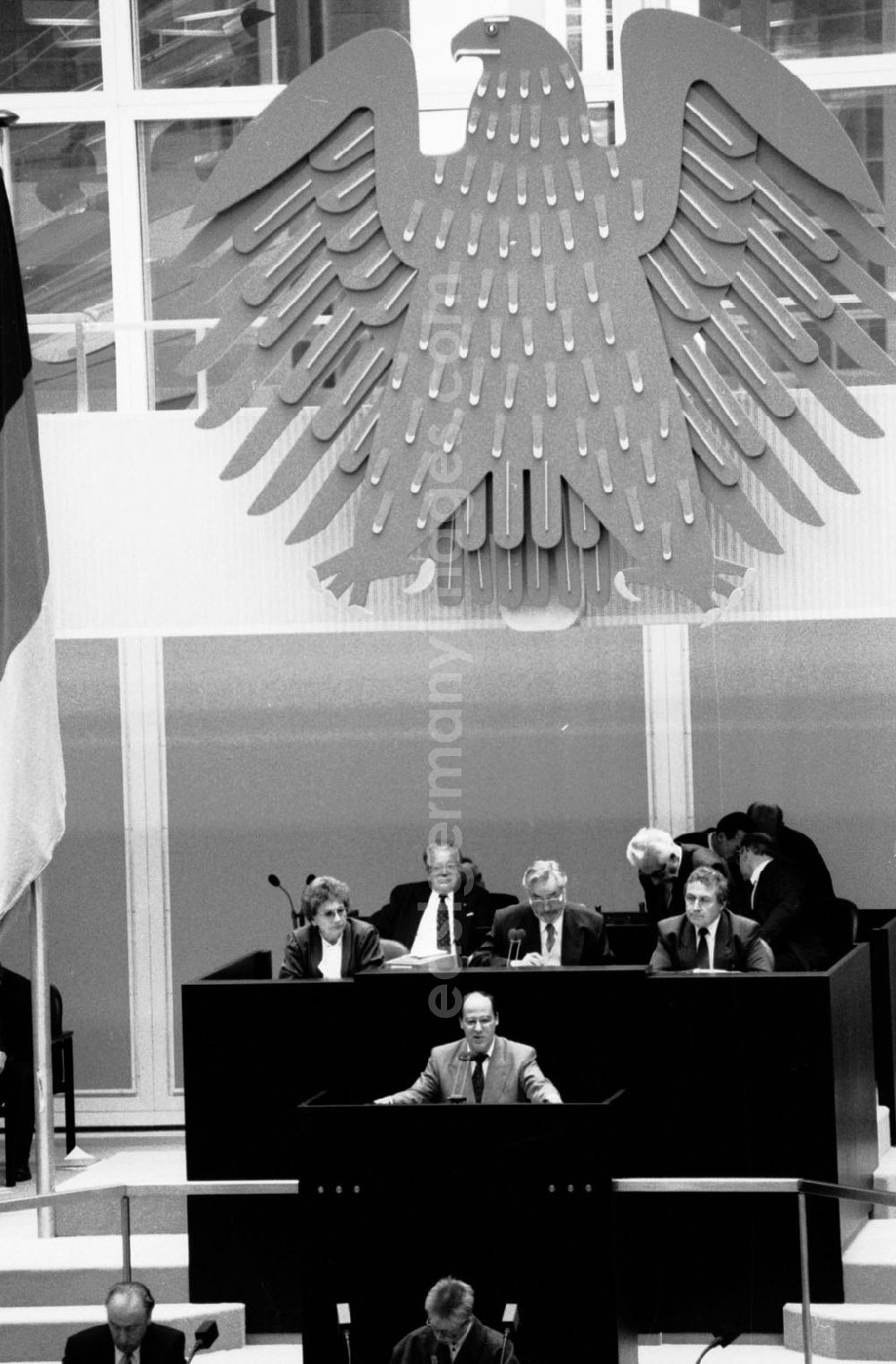 GDR picture archive: Berlin-Tiergarten - Tiergarten - Berlin 1. Sitzung des gesamtdeutschen Bundestag im Reichstag 04.10.9