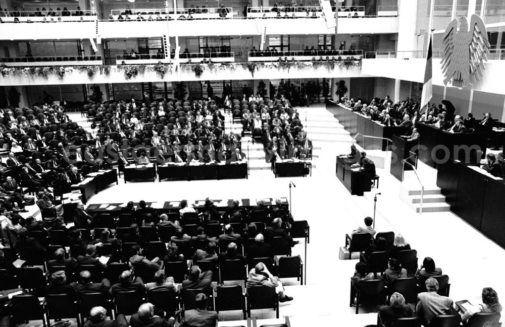 GDR image archive: Berlin-Tiergarten - Tiergarten - Berlin 1. Sitzung des gesamtdeutschen Bundestag im Reichstag 04.10.9