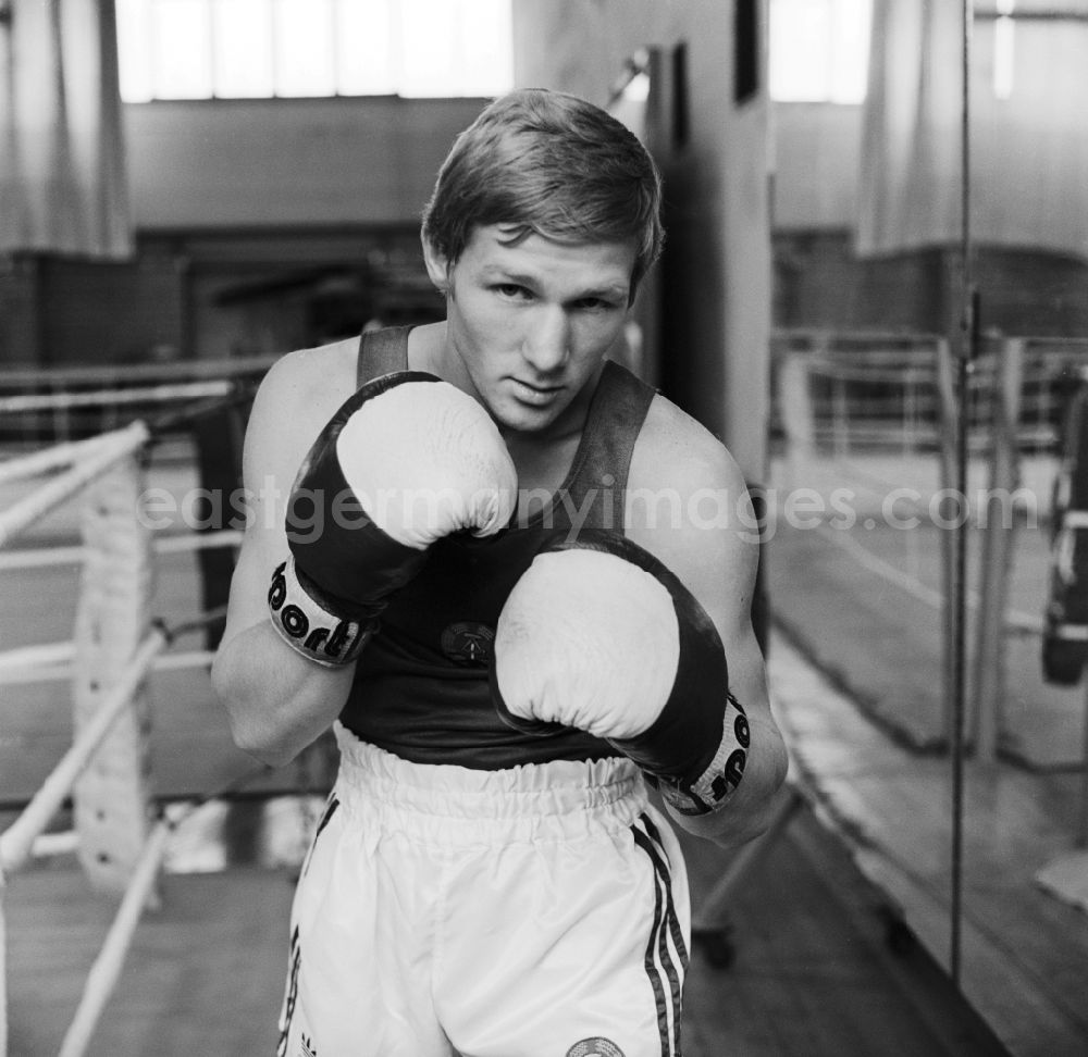 GDR photo archive: Frankfurt/Oder - Torsten Koch is a former boxer and two-time East Germany - Masters in Frankfurt / Oder in Brandenburg. He trained at ASK Frankfurt / Oder