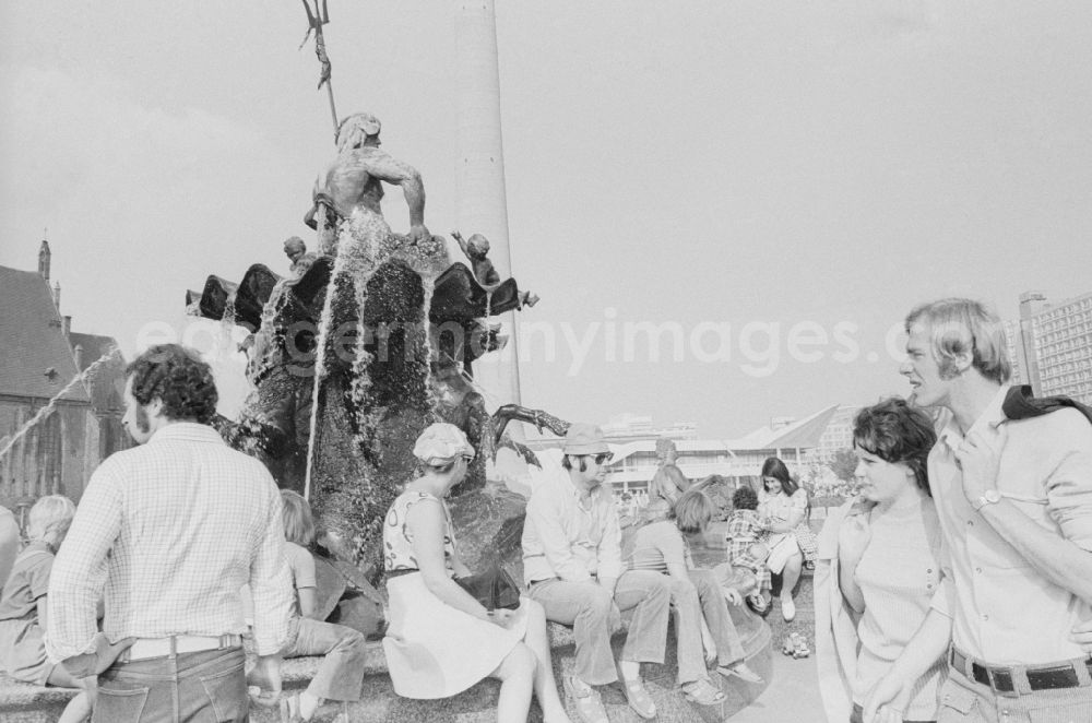 GDR photo archive: Berlin - Tourists and Berlin people at the Neptune Fountain in Berlin, the former capital of the GDR, the German Democratic Republic