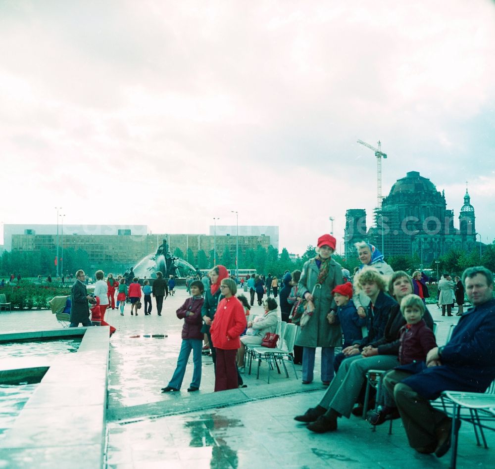 Berlin: Tourists sit on a park bench in the centre of Berlin, the former capital of the GDR, German Democratic Republic