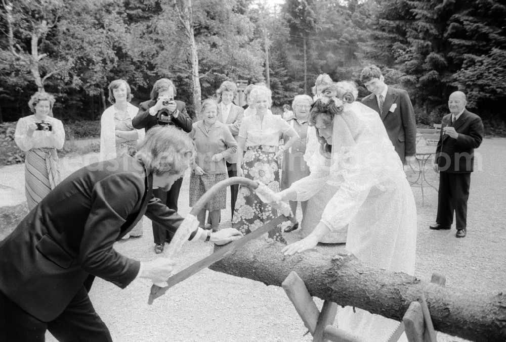 GDR image archive: Scheibenberg - Traditional wedding in Scheibenberg in the federal state of Saxony on the territory of the former GDR, German Democratic Republic