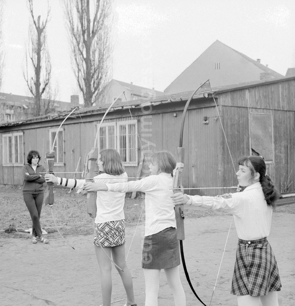 GDR photo archive: Strausberg - Training of members of the section of the Archery Army Community (ASG) forward Strausberg in Strausberg in Brandenburg on the territory of the former GDR, German Democratic Republic