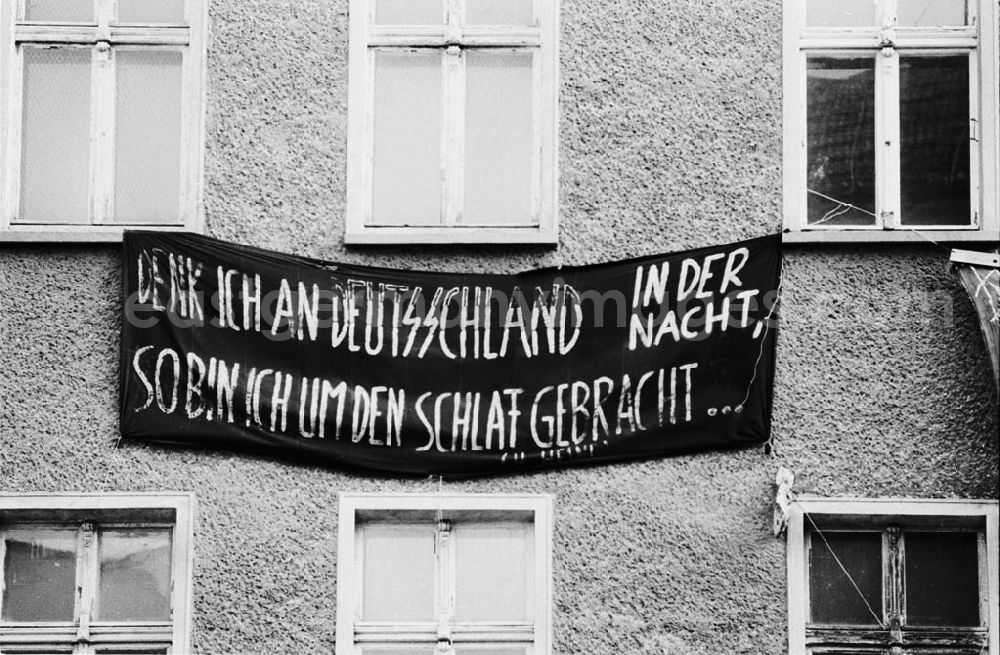 GDR picture archive: Berlin - Transparent der Hausbesetzer Liebig-Straße
