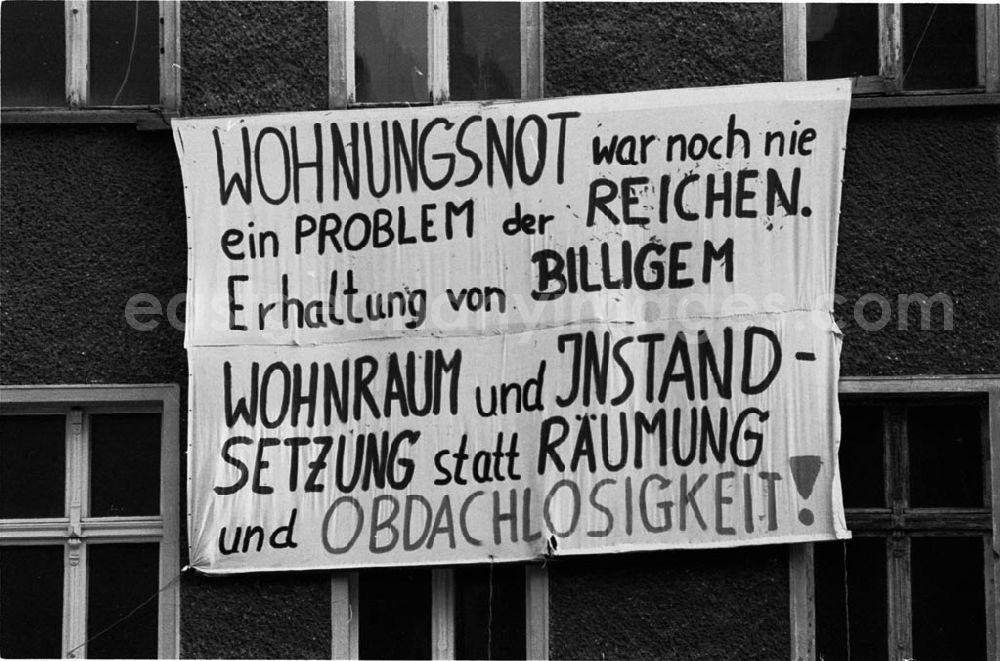GDR image archive: Berlin - Transparent der Hausbesetzer Liebig-Straße