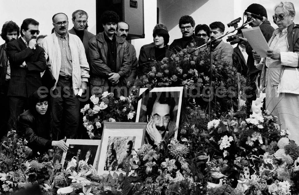 GDR image archive: Berlin-Lichtenberg - Trauerfeier für ermordeten Kurden in Lichtenberg 25.