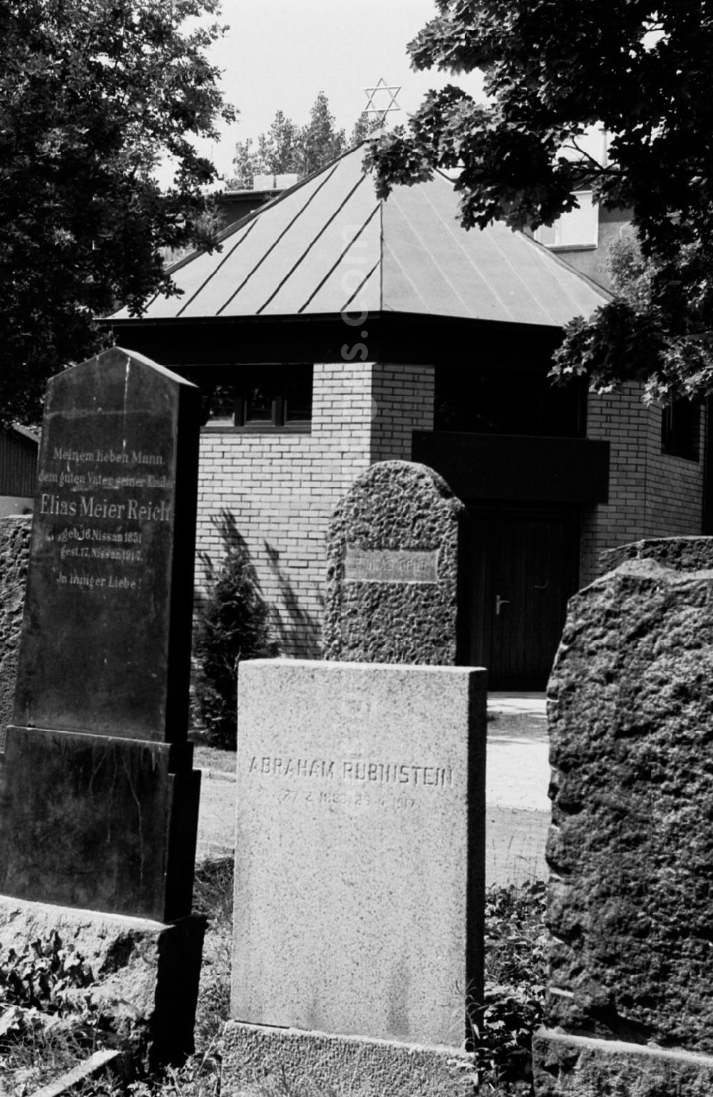 GDR photo archive: Berlin - Weißensee - Trauerhalle jüdischer Friedhof Weißensee