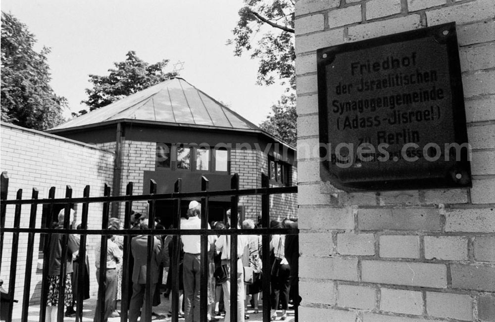 GDR picture archive: Berlin - Weißensee - Trauerhalle jüdischer Friedhof Weißensee