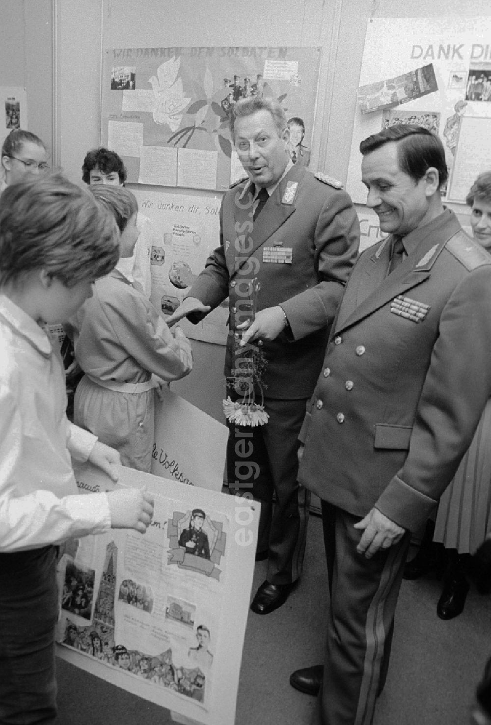 GDR image archive: Berlin - Young pioneers hand tinkered wall newspapers in the house of the German-Soviet friendship (DSF) to generals of the national national army (NVA) and the red army in Berlin, the former capital of the GDR, German democratic republic