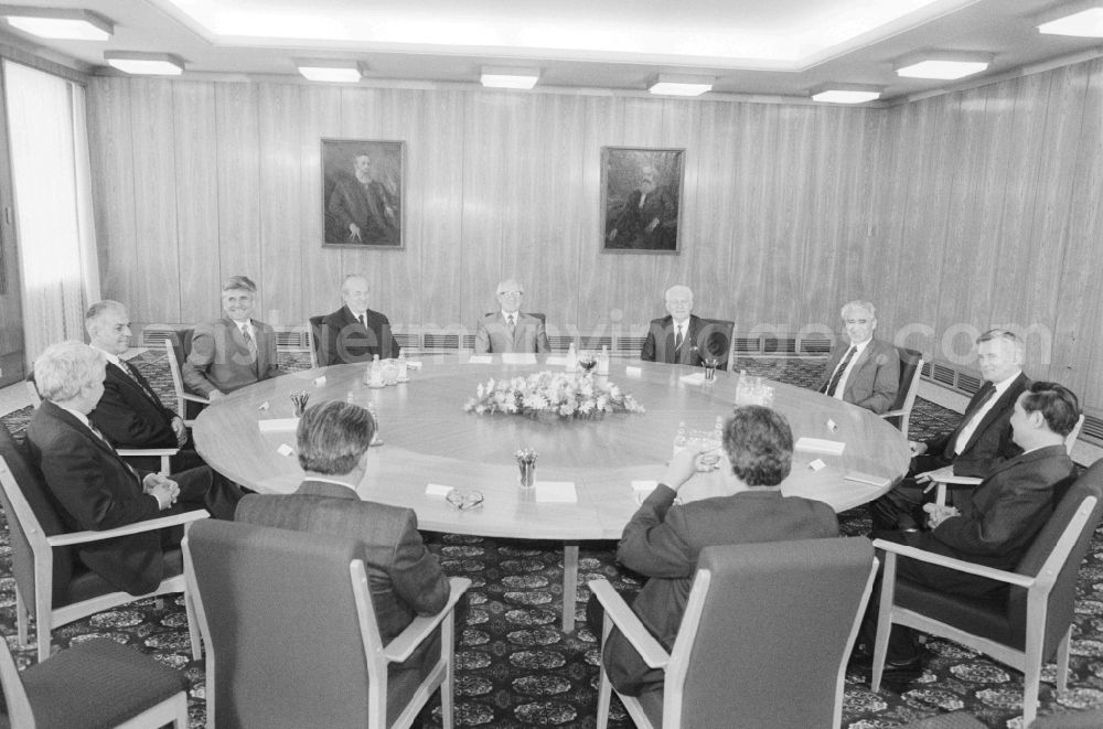 Berlin: Council meeting of economy Secretaries for Mutual Economic Assistance (CMEA), at the round table, in the Central Committee (ZK) of the SED in Berlin, the former capital of the GDR, the German Democratic Republic
