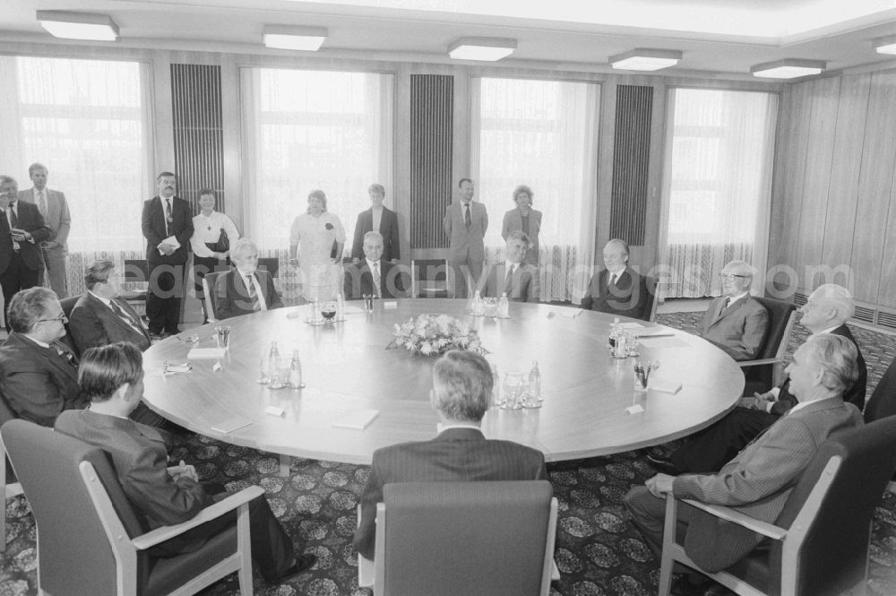 GDR image archive: Berlin - Council meeting of economy Secretaries for Mutual Economic Assistance (CMEA), at the round table, in the Central Committee (ZK) of the SED in Berlin, the former capital of the GDR, the German Democratic Republic