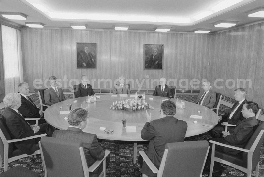 GDR photo archive: Berlin - Council meeting of economy Secretaries for Mutual Economic Assistance (CMEA), at the round table, in the Central Committee (ZK) of the SED in Berlin, the former capital of the GDR, the German Democratic Republic