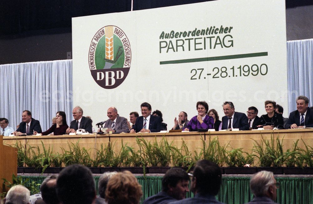 Berlin: Participants and guests on the grandstand of the Extraordinary Party Congress of the DBD Democratic Farmers' Party of Germany in the district Lichtenberg in Berlin East Berlin on the territory of the former GDR, German Democratic Republic