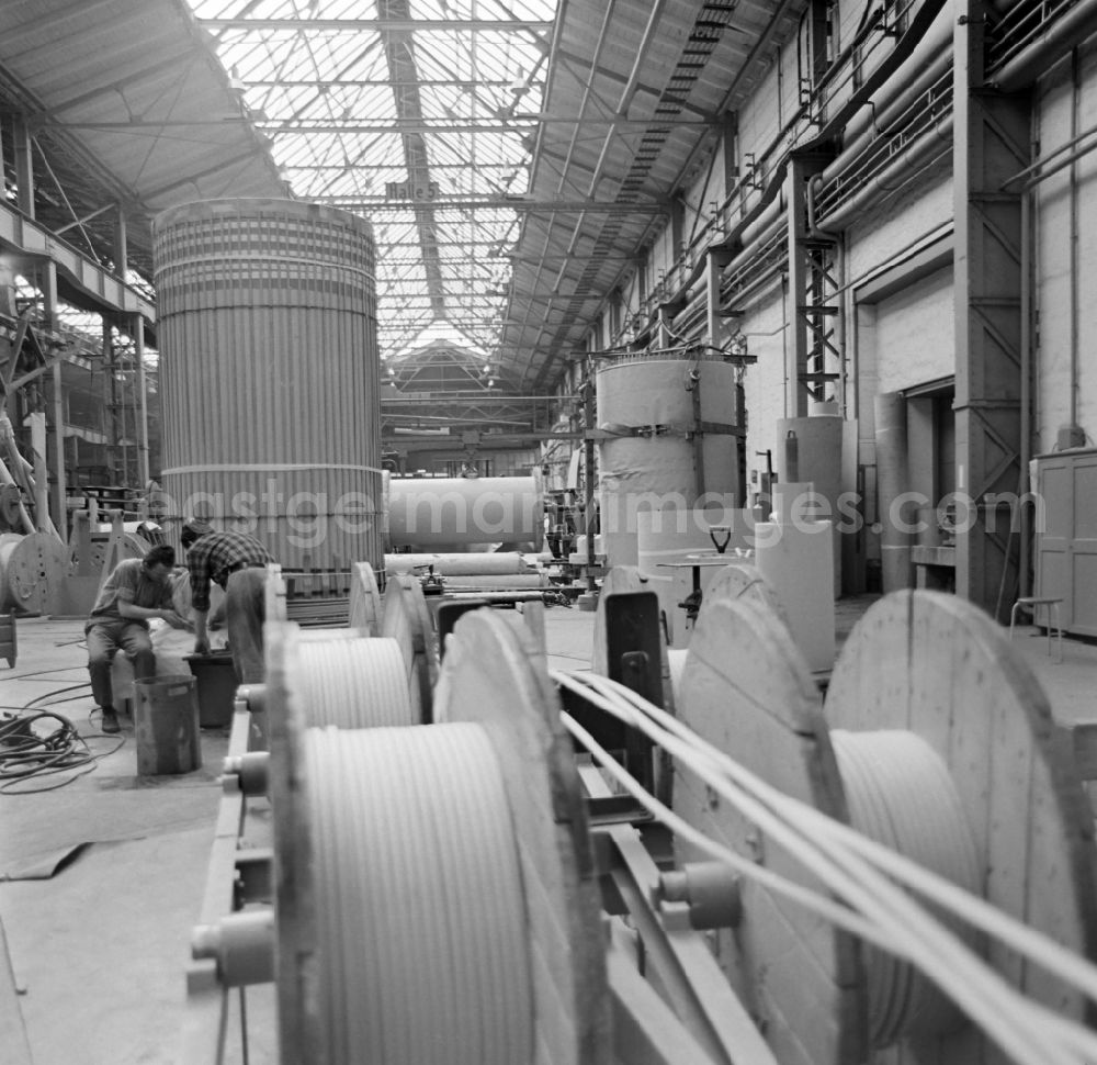 GDR photo archive: Berlin - Assembly of a vertical winding machine in the transformer plant Oberschoeneweide in Berlin Eastberlin on the territory of the former GDR, German Democratic Republic