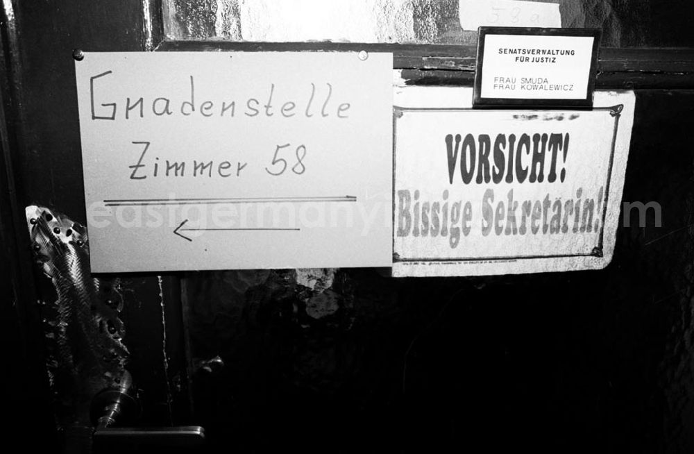 GDR picture archive: unbekannt - Türschild Gnadenstelle 24.