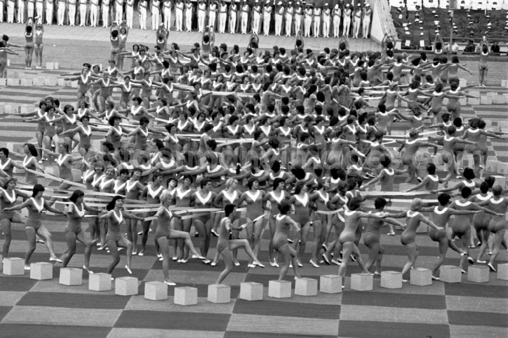 GDR photo archive: Leipzig - Gymnastics and Sports Festival Spartakiade in Leipzig in the state Saxony on the territory of the former GDR, German Democratic Republic