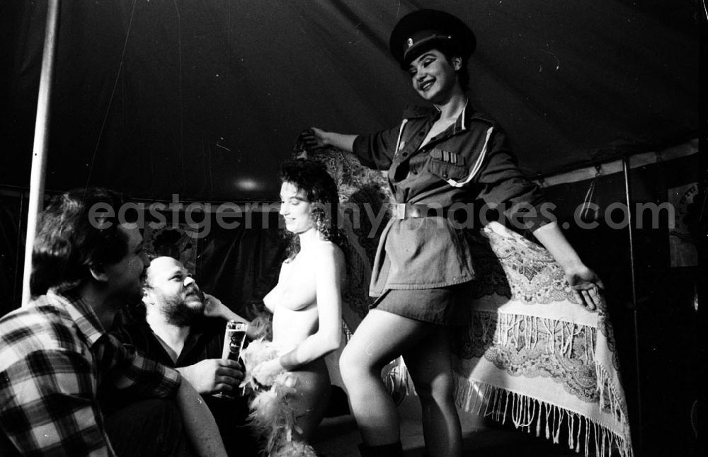 GDR picture archive: - Tutti-Frutti-Show in Charlottenhof in Potsdam Umschlagnummer: 7267