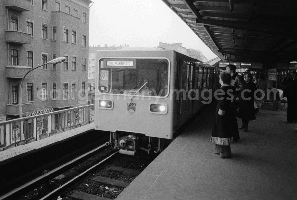 GDR image archive: Berlin - Underground train in the railway station Schoenhauser avenue in Berlin, the former capital of the GDR, German democratic republic