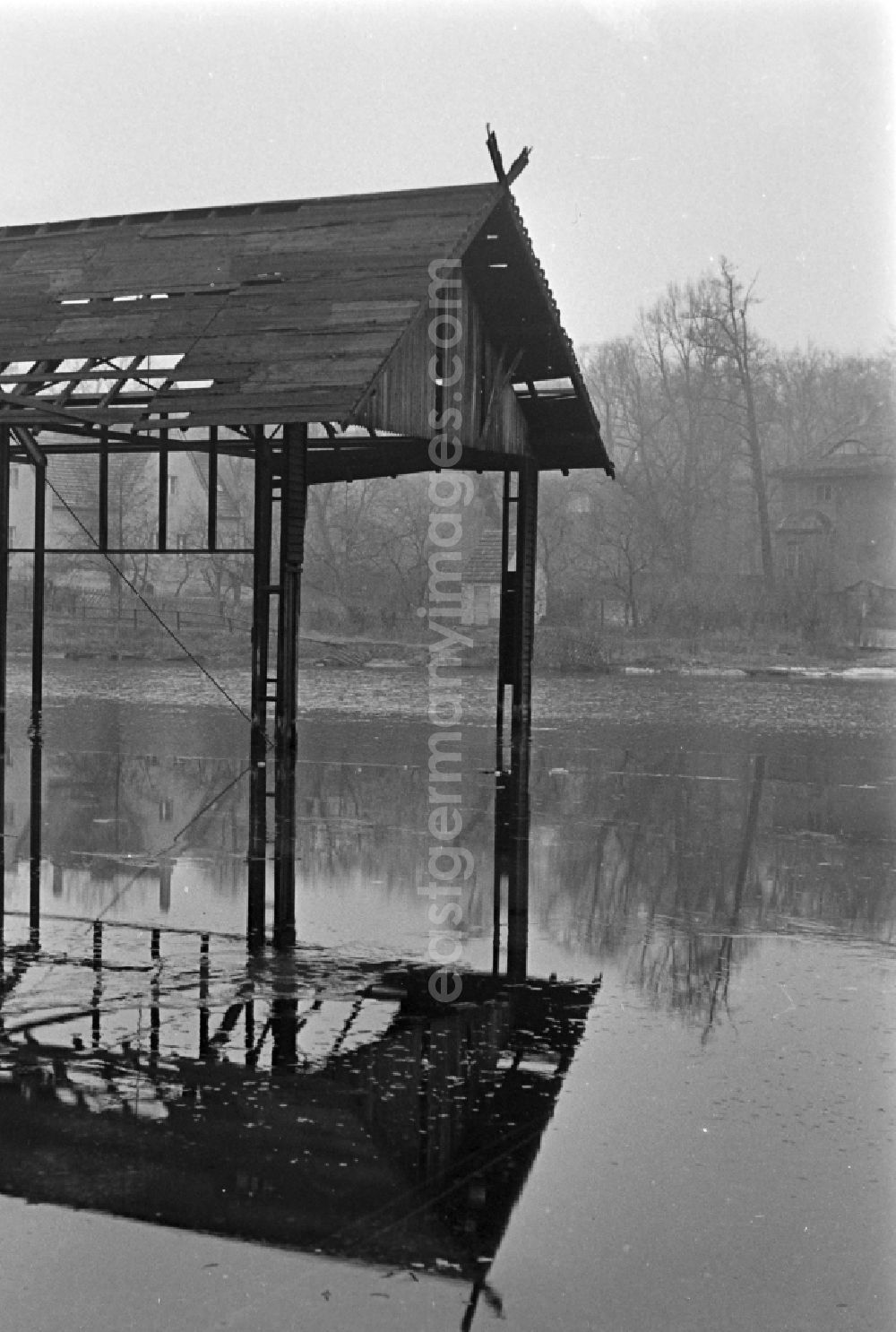 GDR photo archive: Potsdam - Shore area and water surface of the lake Griebnitzsee in the district Babelsberg in Potsdam in the state Brandenburg on the territory of the former GDR, German Democratic Republic