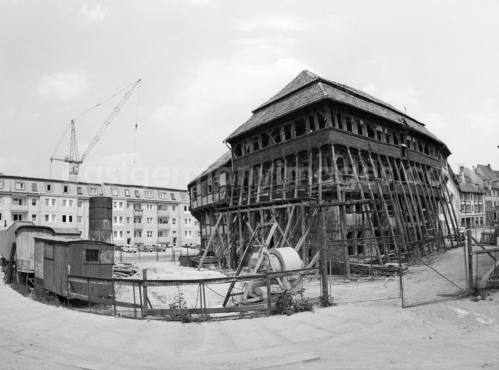 GDR picture archive: Halberstadt - Renovation work for restoration and modernization on the construction site des Half-timbered house Lichtengraben corner Duesterngraben in Halberstadt in Halberstadt in the state Saxony-Anhalt on the territory of the former GDR, German Democratic Republic