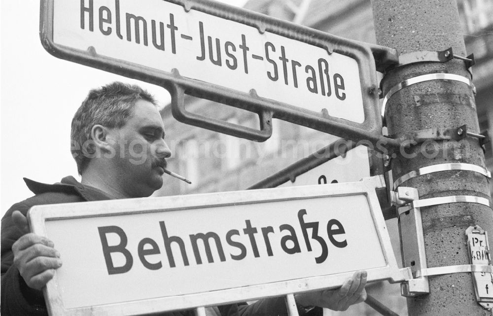GDR picture archive: Berlin - Renamed street from Helmut-Just-Strasse to Behmstrasse in Berlin - Prenzlauer Berg