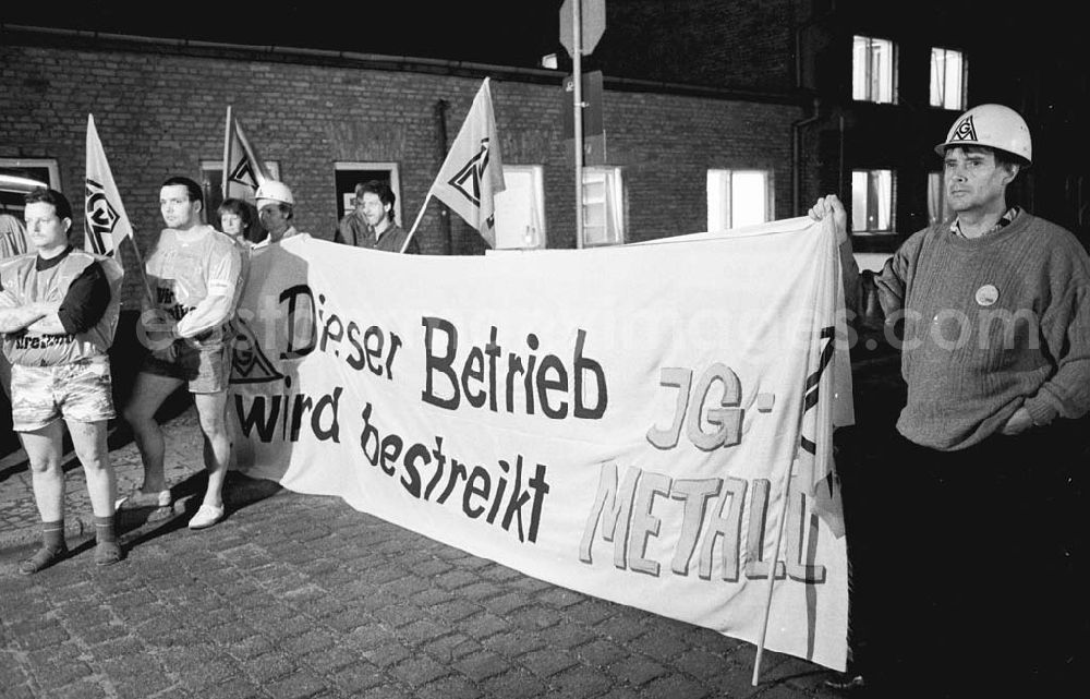 GDR photo archive: Hennigsdorf - Umschlagsnr.: 1993-117