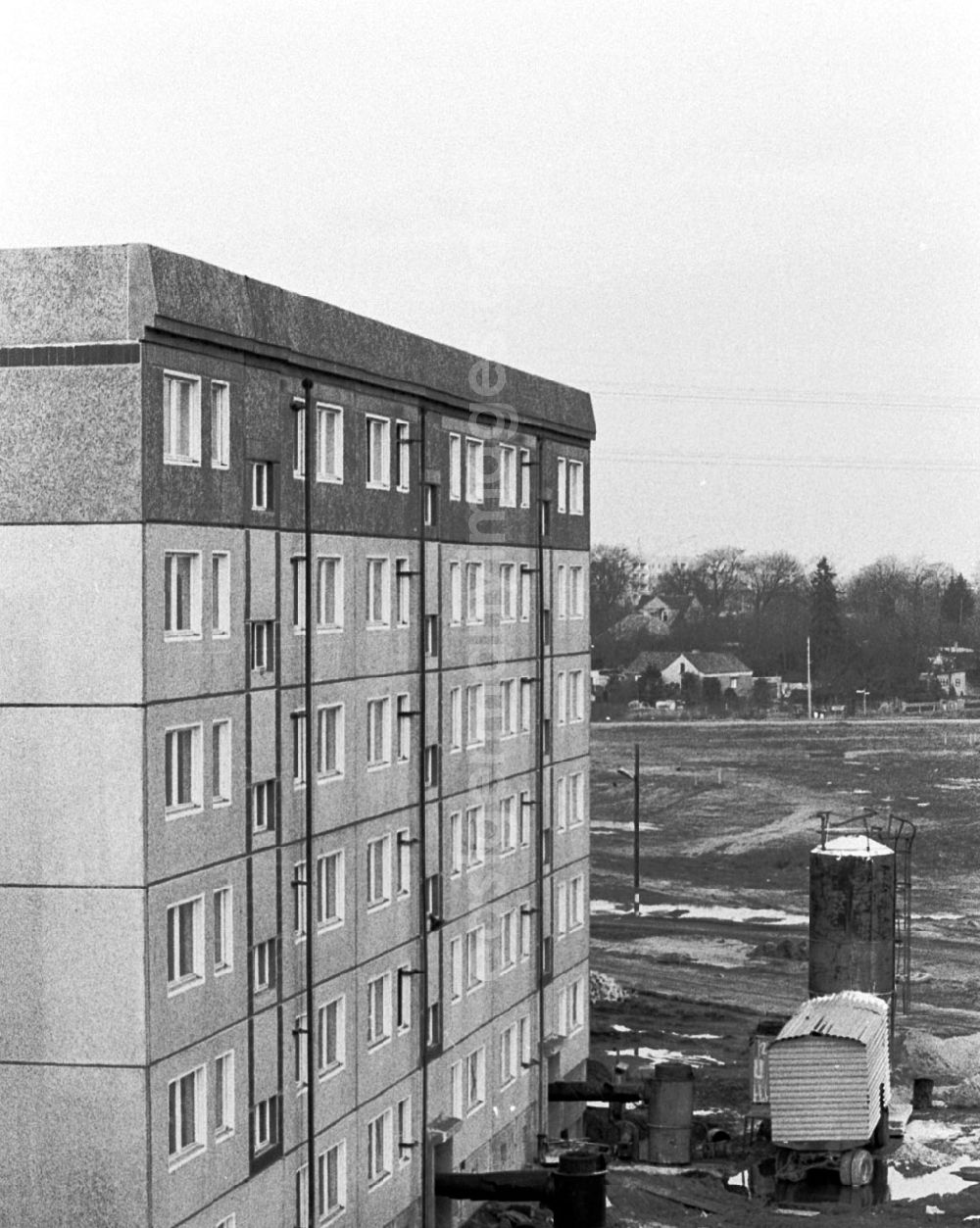 GDR image archive: Berlin - Umstrittene Neubauprojekte in Berlin Kaulsdorf III 18.12.89