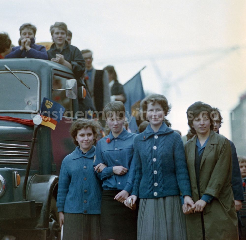 GDR image archive: Leipzig - Adolescents on a truck during the celebrations of the 1st of May 1964 in the district Mitte in Leipzig in the state Saxony on the territory of the former GDR, German Democratic Republic