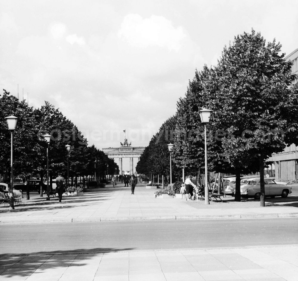 GDR image archive: Berlin - Unter den Linden with look at the Brandenburg Gate in Berlin, the former capital of the GDR, German democratic republic