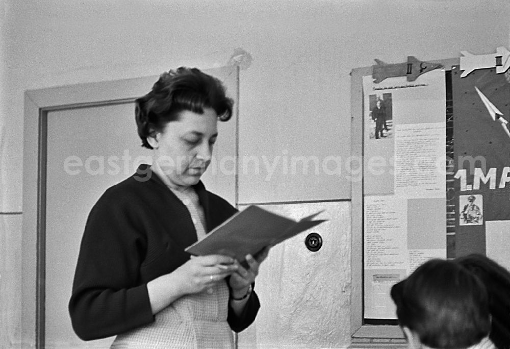 GDR picture archive: Berlin - Teaching students in a class with a German teacher in the Friedrichshain district of Berlin East Berlin in the territory of the former GDR, German Democratic Republic