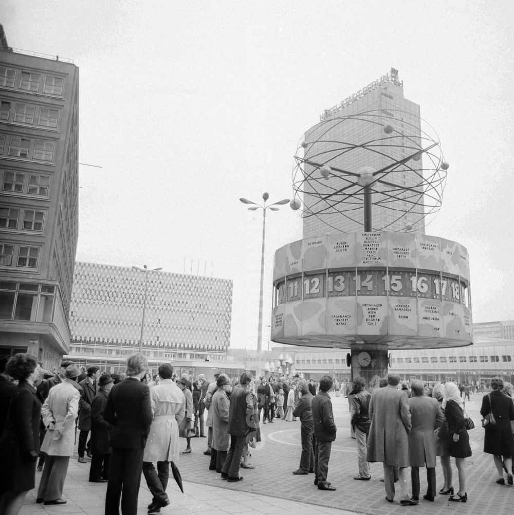 GDR picture archive: Berlin - The Urania World Clock at Alexanderplatz in Berlin, the former capital of the GDR, German Democratic Republic