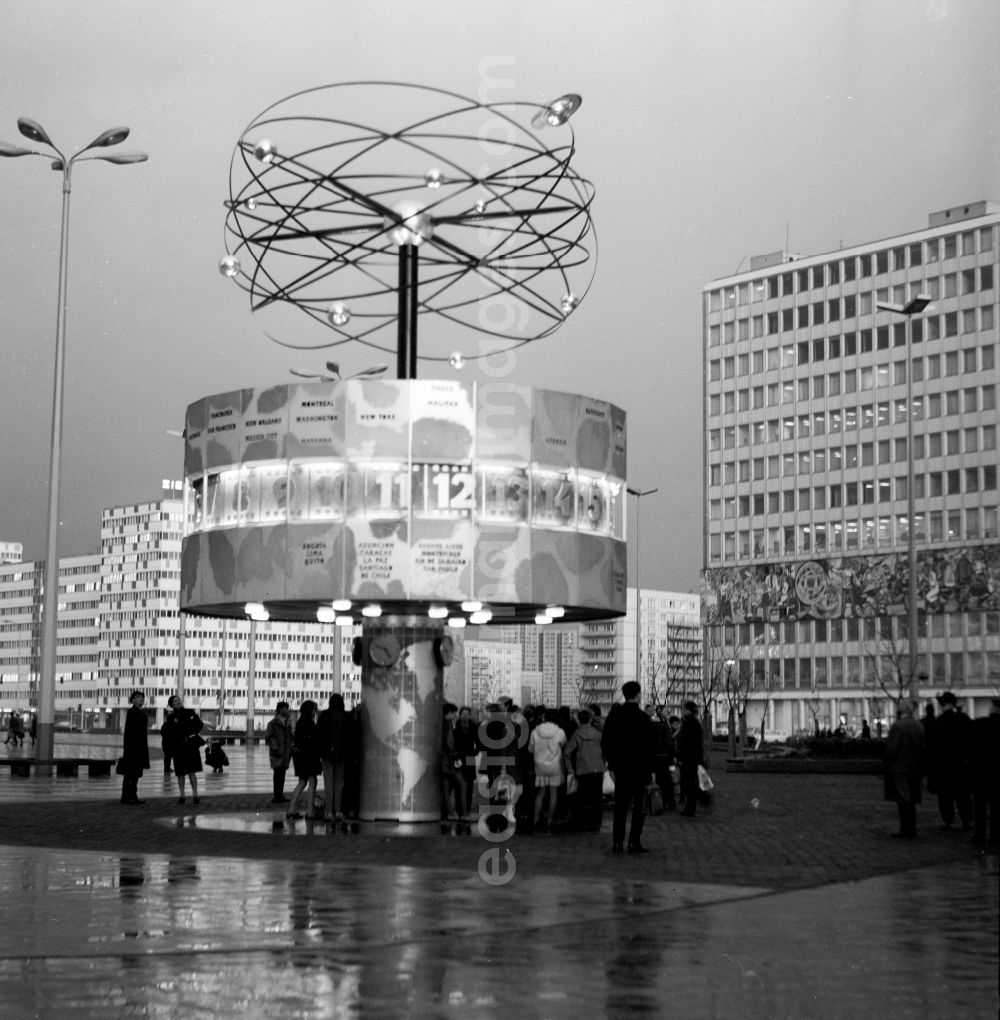 GDR image archive: Berlin - The Urania World Time Clock on Alexanderplatz is a popular meeting place for Berliners and tourists in Berlin, the former capital of the GDR, the German Democratic Republic