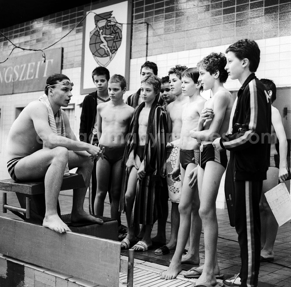 Potsdam: The former German swimmer Uwe Dassler, in the training, in Potsdam in the federal state Brandenburg in the area of the former GDR, German democratic republic