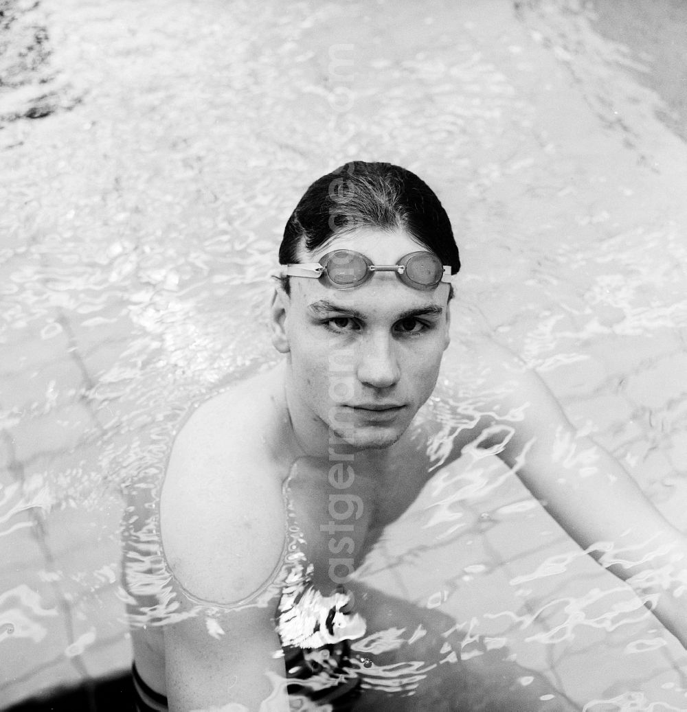 GDR image archive: Potsdam - The former German swimmer Uwe Dassler, in the training, in Potsdam in the federal state Brandenburg in the area of the former GDR, German democratic republic