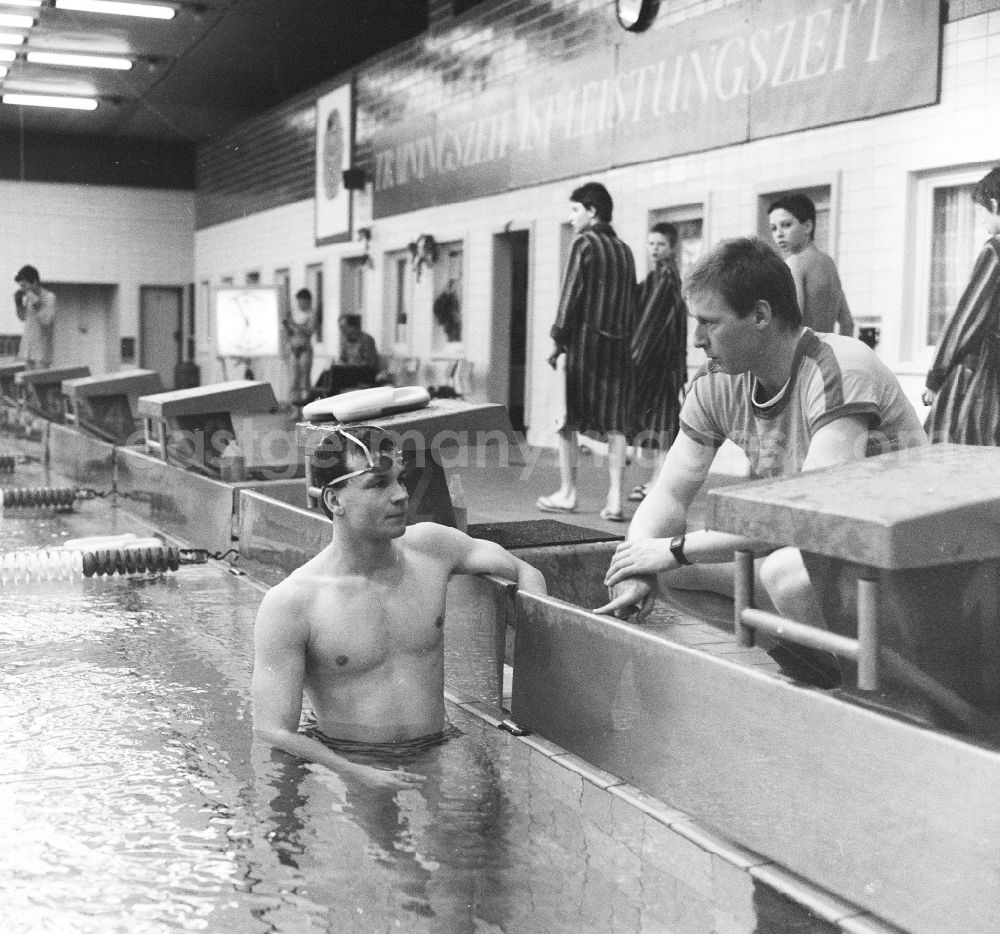 GDR picture archive: Potsdam - The former German swimmer Uwe Dassler, in the training, in Potsdam in the federal state Brandenburg in the area of the former GDR, German democratic republic